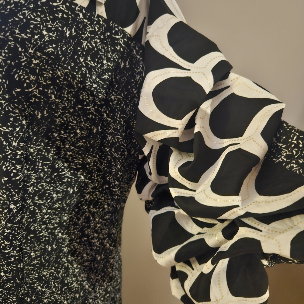 Black And White 3/4 Scallop Sleeve Duster - Picture 4 of 7
